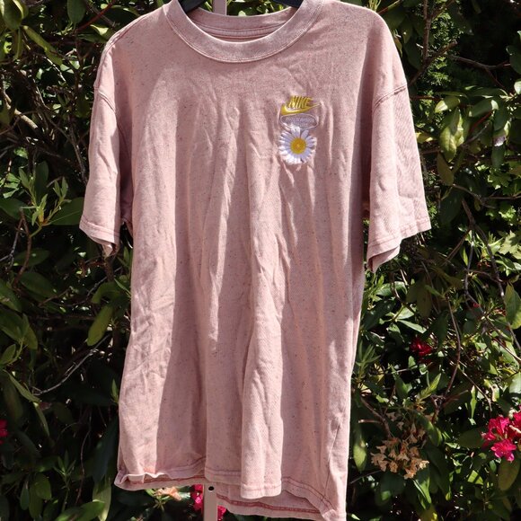 The Nike Tee - Picture 2 of 7